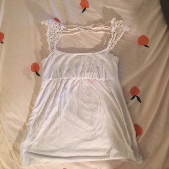 White crocheted flowy tank top - Picture 2 of 4